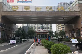 诸城金东世纪城业主吐槽停车太难，车被剐蹭是常事图片