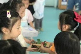 “神兽回笼”萌娃归队图片