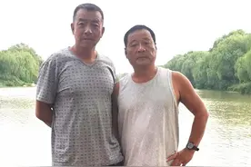 七旬老人游泳溺水，“冬泳大叔”潜水20多次将老人救上岸图片