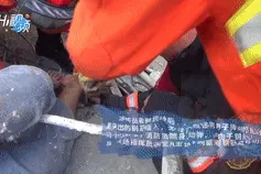 男子被钢筋扎入脚部，好运角消防紧急救援图片