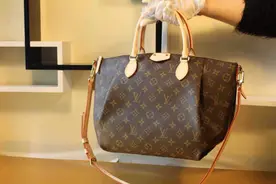 上海破获特大制售假案：LV内鬼里应外合，假包全是最新款还内置芯片图片