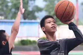 独臂篮球少年将与欧文和杜兰特约球，梦想就是用来实现的图片