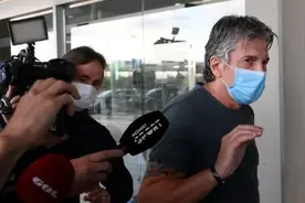 梅西父亲抵达巴塞罗那谈判，儿子留不留他也没数图片