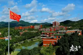 中山纪中校长林加良：“纪中学子要有深厚的爱国情怀”图片