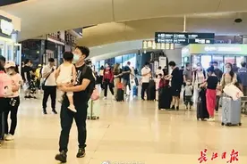 “十一”武汉始发火车票紧俏，热门车次开售即售罄图片