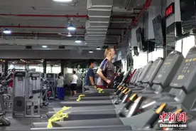 疫情下的美国生活 健身房复业学校线上开学图片