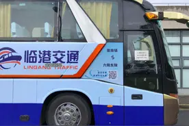 这趟车专为病家而开：上海六院东院-惠南镇“定制班线”首发，收获百姓点赞图片