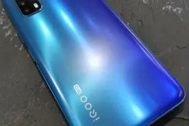 iQOO Z1x开箱体验：“四大护法”打造“高刷普及机”视频封面