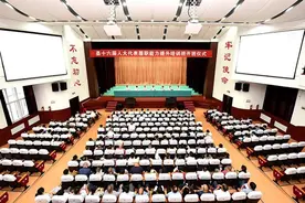 姚激扬：更好发挥人大“参谋助手、审查监督、模范表率、桥梁纽带”作用图片