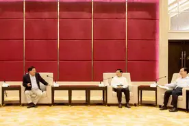 玻璃大王曹德旺向闽鄂黔捐赠14亿元，用于扶贫救灾等项目图片