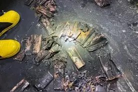 杭州快递小哥崩溃：一个包裹诡异起火，4个灭火器都没扑灭！里面装了啥啊图片