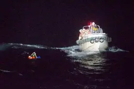 载43名船员和5800头牛驶往中国 巴拿马籍货轮在东海遇难沉没图片
