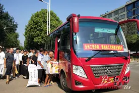 永州工贸学校：专车免费接送 确保新生按时安全入校图片