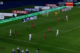 「进球gif」大连人4:0大胜河南建业，取得两连胜图片