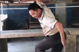 地头田间跳孔雀舞的壮汉，村民笑他是“疯子”，“灵魂舞者”惊艳网友图片