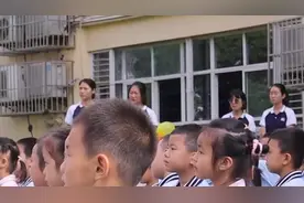 连锁幼儿园为一线医护子女共免60万学杂费：愿他们安心工作视频封面