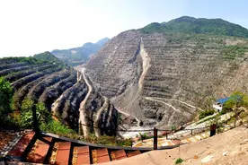 湖北黄石废石场种百万株刺槐 成为亚洲最大硬岩复垦基地图片