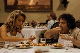 用这款神奇的专利牙膏刷一刷，3分钟KO细菌，老牙垢瞬间溶解，老黄牙不见了，多年的口臭都消失了，牙医强烈安利图片