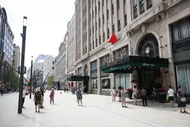 和平饭店门头终于轻松入镜！南京路步行街东拓到外滩，一波好店向你招手图片