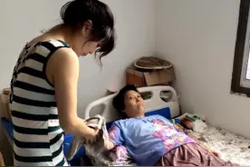 母亲摔成高位截瘫 岳西女子18岁起扛起家庭重担图片