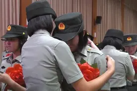 退伍不褪色！解放军和武警部队官兵举行2020老兵退伍活动视频封面