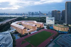 距离“莲花碗”最近的小学投入使用，奥运冠军送来开校祝福图片