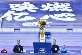 中超大连赛区9月4日开放观众入场观赛图片