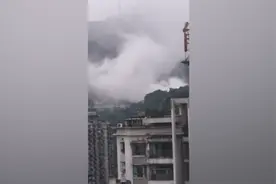 重庆一仓库起火伴异味，官方：暂未对大气环境造成明显影响视频封面