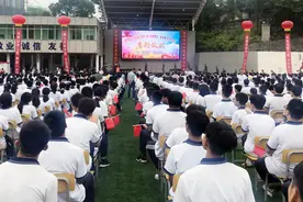 “99公益”助学兴教 爱满莲乡图片