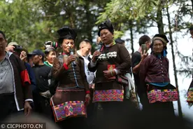 贵州丹寨：苗族同胞欢度传统“爬坡节”图片