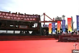全球首套敞顶集装箱及通用敞车两用翻车机在大连研制成功图片