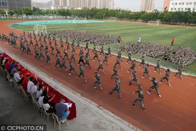 高中“第一课”：军训图片