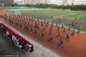 高中“第一课”：军训图片