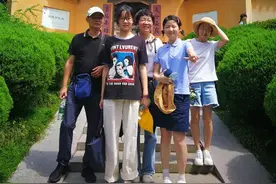 神仙友谊！湖南女生把滞留外地武汉女孩接回家，同吃同住考上同一大学图片