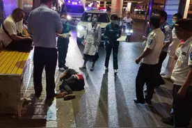 男子与朋友聚餐喝多 醉倒街头昏迷不醒被送到医院抢救图片
