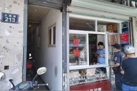 杭州老烟民察觉香烟味道不对，民警一查，假的图片