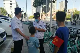 留6岁孩子独自在家睡觉爸爸出去办事？结果孩子出门寻找家人时迷失了图片