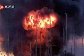 英国一工厂突发爆炸！蘑菇云升起图片