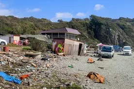 台风“美莎克”带来大风 俄罗斯海岸掀起巨浪图片