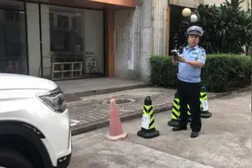车停小区内被贴违停罚单，物业：争议区域为消防通道视频封面