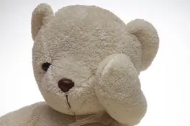 眼睛被紫外线灯灼伤怎么办？医生：一般两三天可自行恢复图片