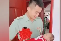 退伍兵叔叔端枪式抱小侄女怎么回事 现场视频照片曝光网友们评论亮了图片