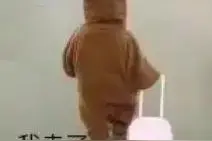 男生寝室惊现大蜂巢，获1斤多蜂蜜！同学“含泪”分享：味道还可以图片