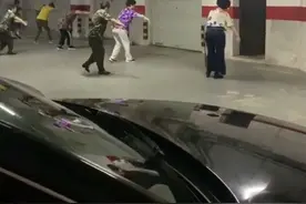 上班早高峰，大连一小区地下停车场的这一幕，让车主犯愁…图片