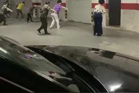 上班早高峰，大连一小区地下停车场的这一幕，让车主犯愁…图片