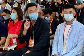 翟晓川方硕亮相服贸会，讲述北京篮球的“春夏秋冬”图片