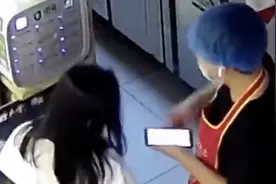 手机没电求助，店员好心代扫充电宝，借走后她却再没回来……图片