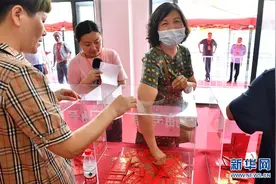 合肥：回迁居民选新房图片
