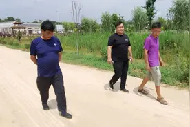 “大衣哥”朱之文的暑假：成名10年后，一个活在短视频里的乡村“顶流”图片