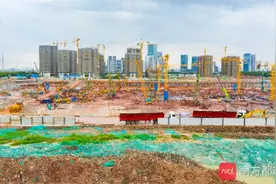 广州恒大足球场建设现场：塔吊陆续进场，2022年投入使用图片
